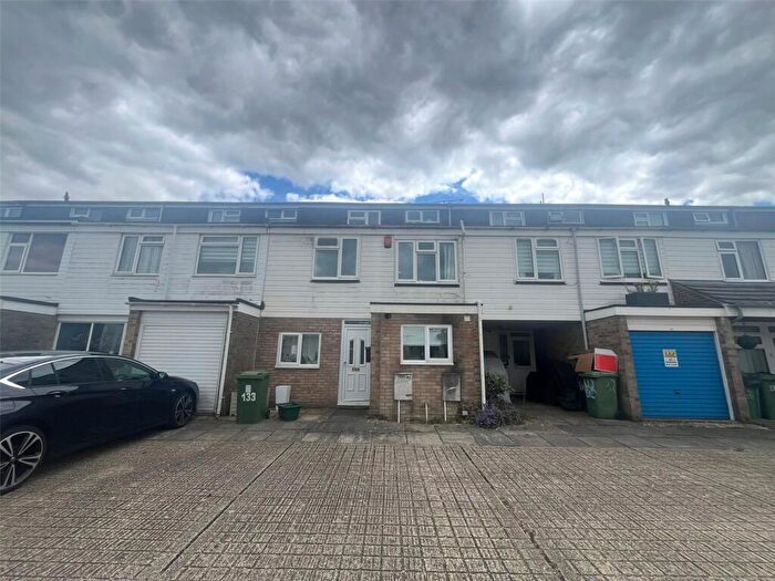 2 Bedroom Maisonette To Rent In Normanton Road, Basingstoke, Hampshire, RG21