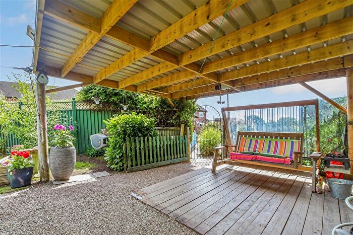 4 Bedroom Semi-Detached House For Sale In Tilden Close, High Halden, Kent, TN26