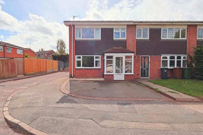 3 Bedroom End Of Terrace House For Sale In Whitnash Close, Balsall Common, CV7
