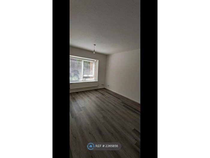2 Bedroom Flat To Rent In Baron Court, Stevenage, SG1