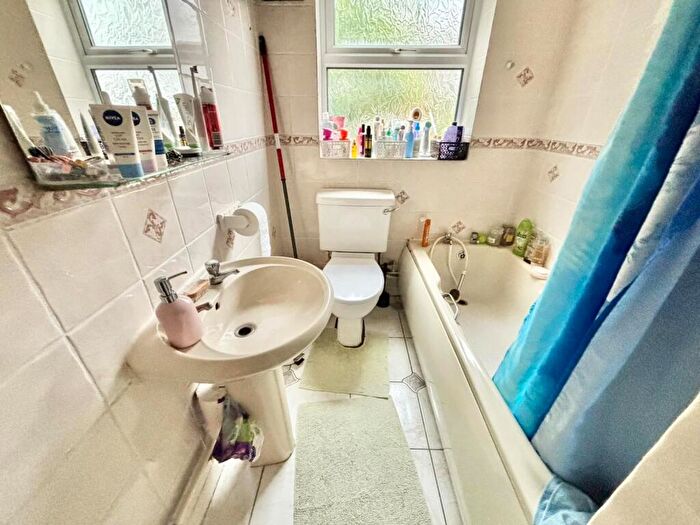 2 Bedroom Apartment To Rent In Tremona Road, Southampton, SO16
