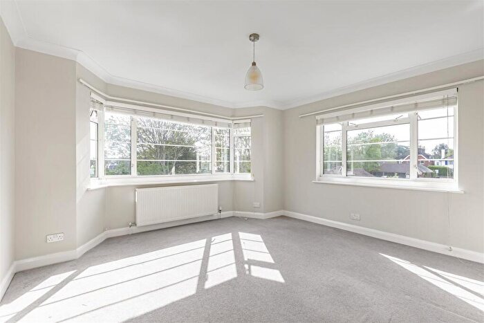 2 Bedroom Flat To Rent In Deanhill Court, East Sheen, SW14