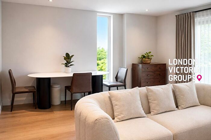 2 Bedroom Flat To Rent In Juniper Garden, Gasholder Place, London, SE11