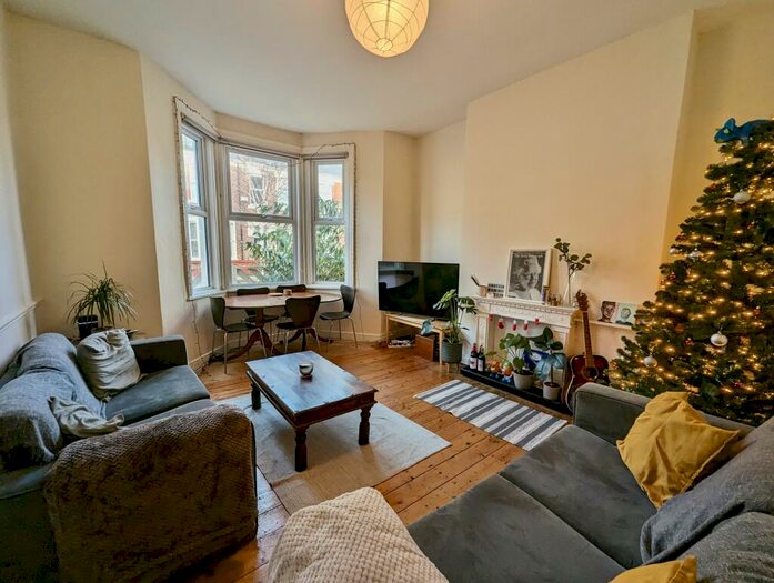 5 Bedroom House To Rent In Mundella Terrace, NE6