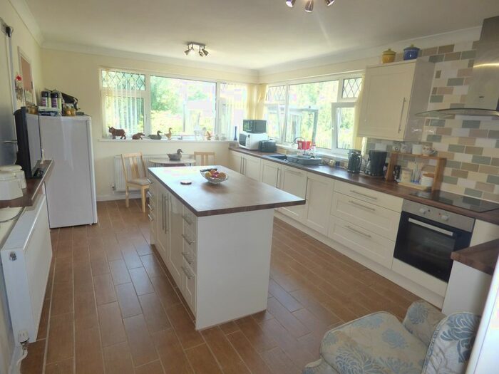 4 Bedroom End Of Terrace House For Sale In Tonclwyda, Clyne, Neath., SA11
