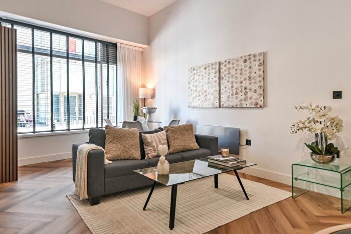 2 Bedroom Flat For Sale In Old Castle Street, Spitalfields, London, E1