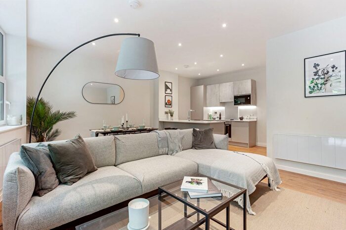 1 Bedroom Flat For Sale In Furlong Road, Bourne End, SL8
