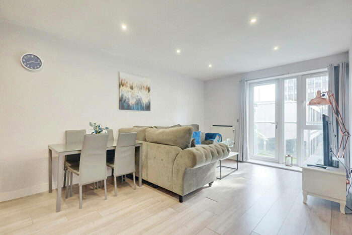 2 Bedroom Apartment For Sale In Victoria Avenue, Southend-on-Sea, SS2