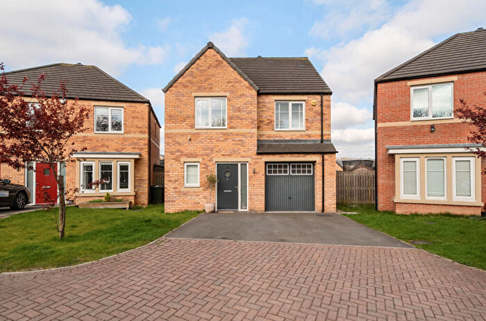 4 Bedroom Detached House For Sale In West Wood View, Apperley Bridge, Bradford, West Yorkshire, BD10