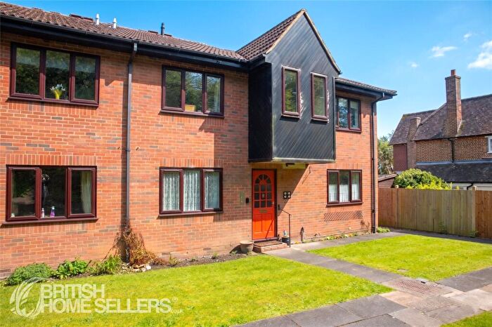 1 Bedroom Apartment For Sale In The Beeches, Park Street, St. Albans, Hertfordshire, AL2