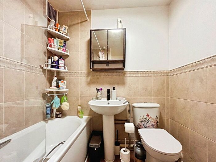 2 Bedroom Maisonette For Sale In Little Heath Road, Tilehurst, Reading, RG31 - Photo 4