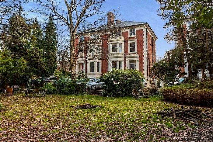 2 Bedroom Flat To Rent In Montacute Gardens, Tunbridge Wells, Kent, TN4