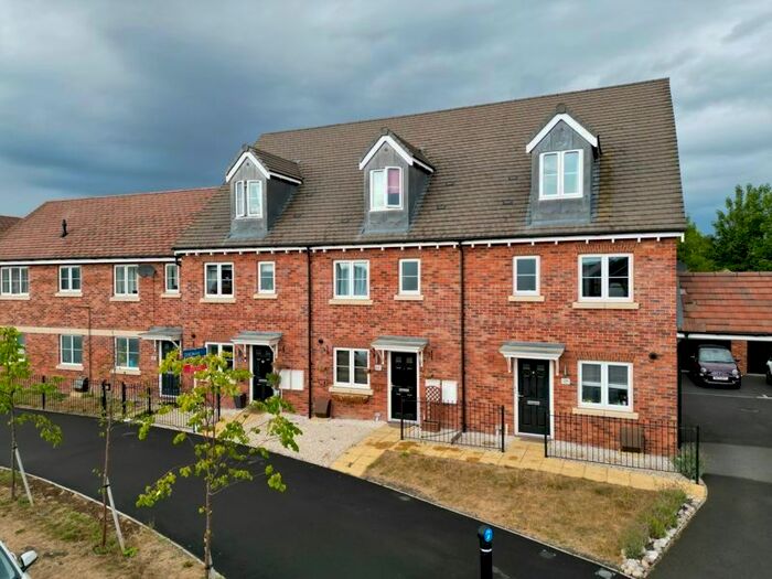 4 Bedroom Terraced House To Rent In Kingside, Grove, Wantage, OX12