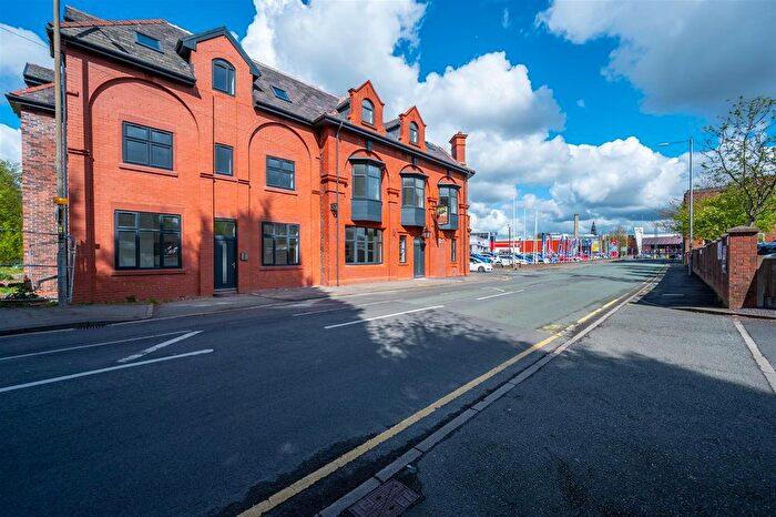 2 Bedroom Flat For Sale In Canal Street, St. Helens, WA10