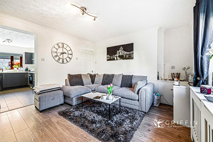 2 Bedroom Flat For Sale In Teviot Avenue, Aveley, South Ockendon, RM15