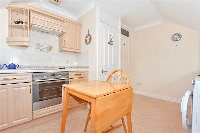 1 Bedroom Flat For Sale In Sea Front, Hayling Island, Hampshire, PO11