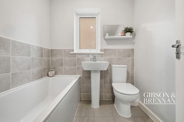 3 Bedroom End Terrace House For Sale In Brookfield Drive, Stanford-Le-Hope, SS17
