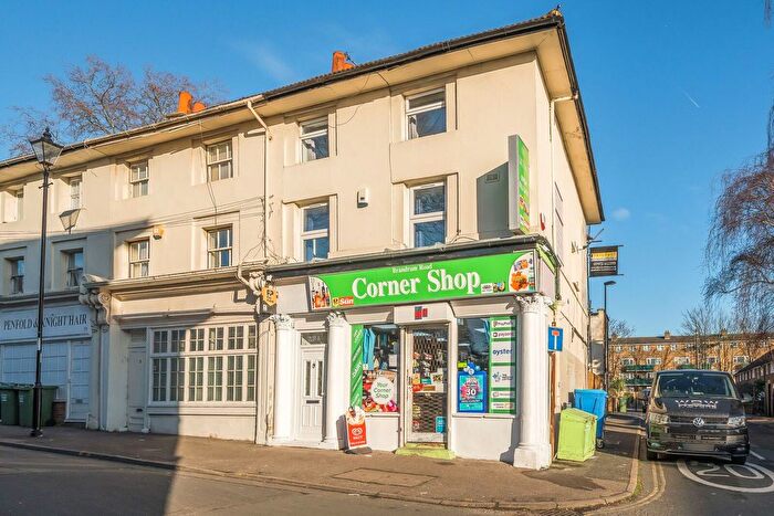 3 Bedroom Maisonette To Rent In Brandram Road, Lewisham, London, SE13