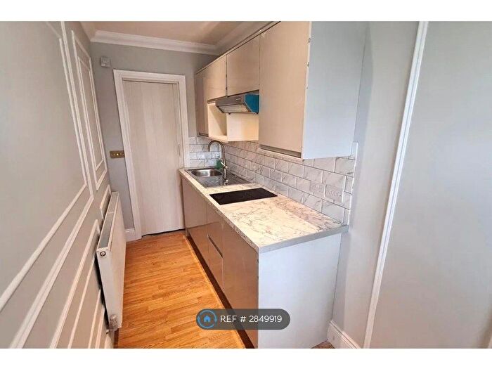 Studio To Rent In Powys Lane, London, N14