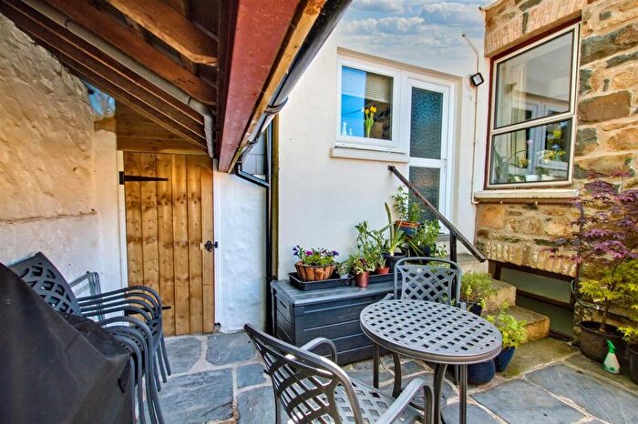 2 Bedroom Cottage For Sale In Upper West Street, Newport, SA42
