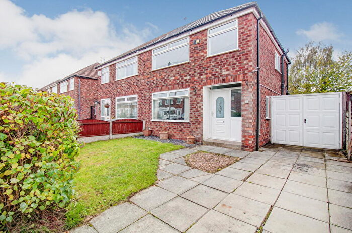 3 Bedroom Semi-Detached House For Sale In Stanhope Drive, Wirral, CH62