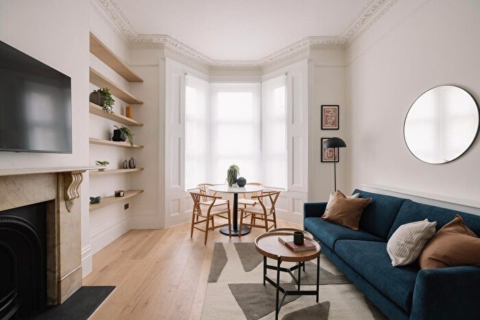 2 Bedroom Flat To Rent In Warwick Road, London, SW5