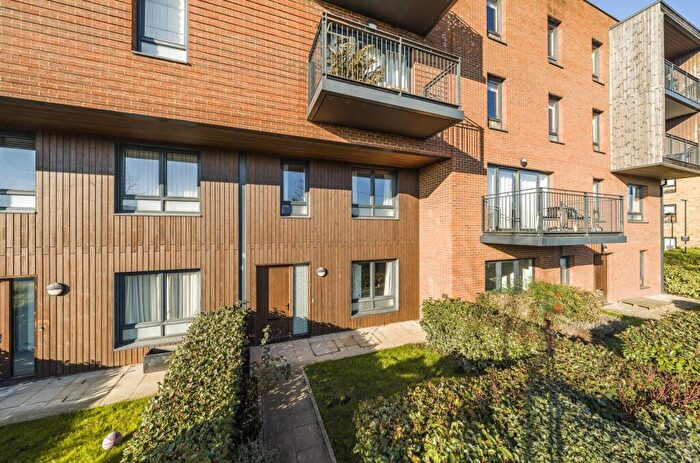 3 Bedroom Maisonette For Sale In Meadowside, Eltham, London, SE9