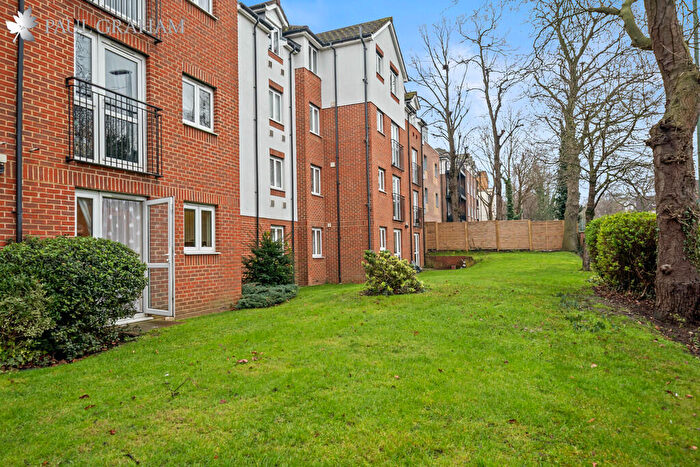 2 Bedroom Flat For Sale In Cranley Gardens, Wallington, SM6