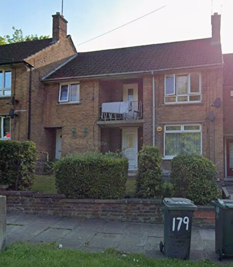 2 Bedroom Flat To Rent In Valley Road, Shipley, West Yorkshire, BD18