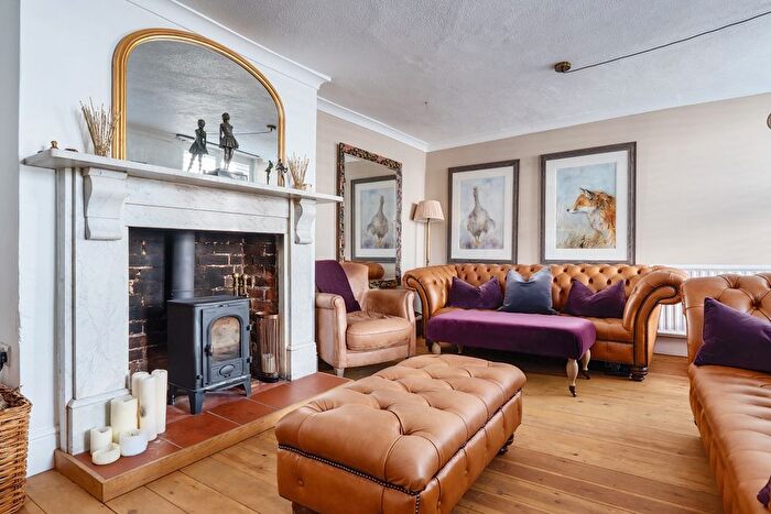 4 Bedroom End Of Terrace House To Rent In High Street, Marlborough, SN8