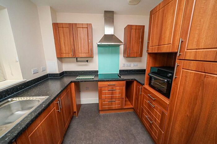 2 Bedroom Flat For Sale In Greenfields, Theedway, Leighton Buzzard, LU7