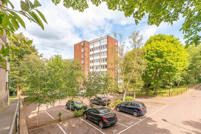 2 Bedroom Flat To Rent In College Road, Crystal Palace, London, SE19