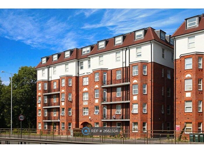 5 Bedroom Flat To Rent In Brent View House, London, NW11