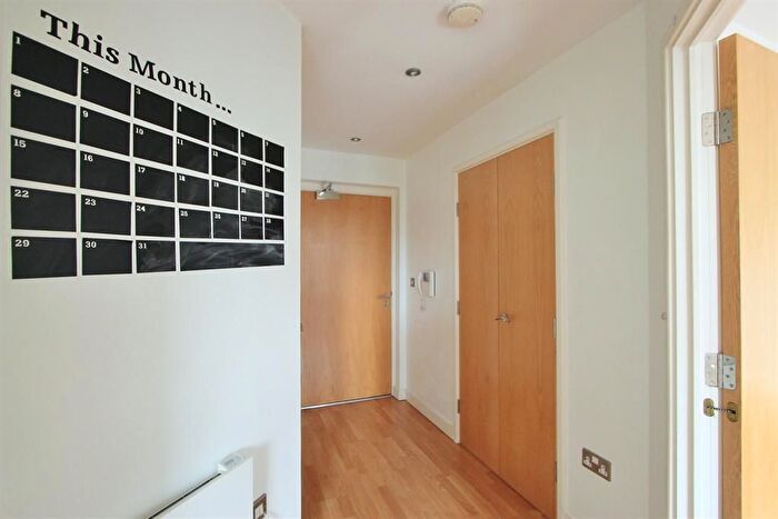 1 Bedroom Flat To Rent In West One Panorama, Sheffield, S1