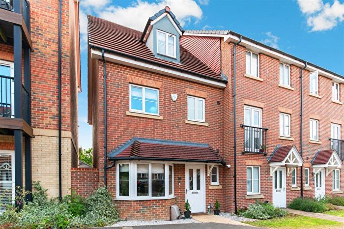 4 Bedroom End Of Terrace House For Sale In Winter Close, Epsom, KT17