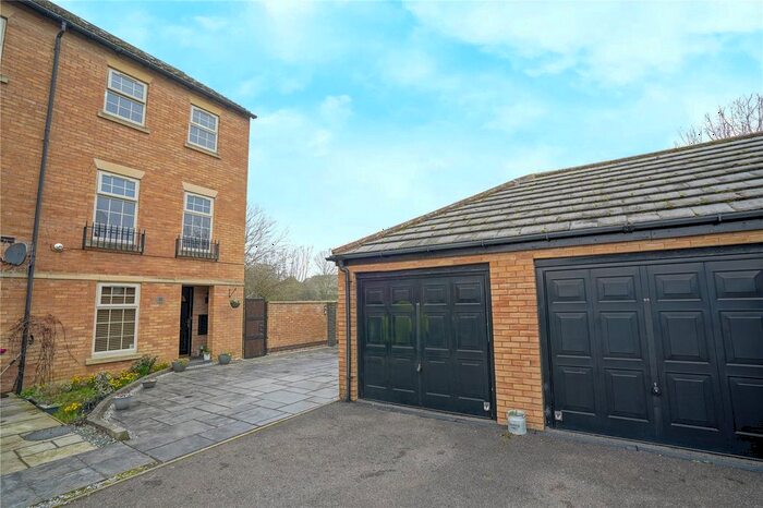 4 Bedroom End Of Terrace House For Sale In Bridgewater Way, Ravenfield, Rotherham, South Yorkshire, S65