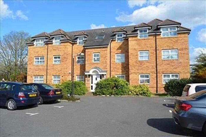 2 Bedroom Flat To Rent In Rutland Avenue, Slough, SL1