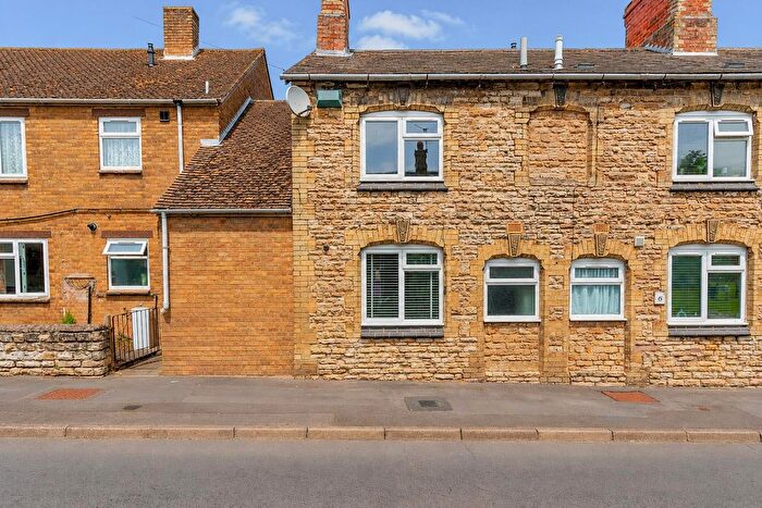 2 Bedroom End Of Terrace House For Sale In Binswood End, Harbury, CV33