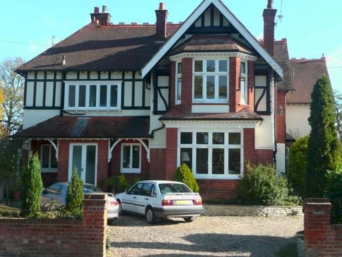 1 Bedroom Flat To Rent In Belmont Park Avenue, Maidenhead, SL6