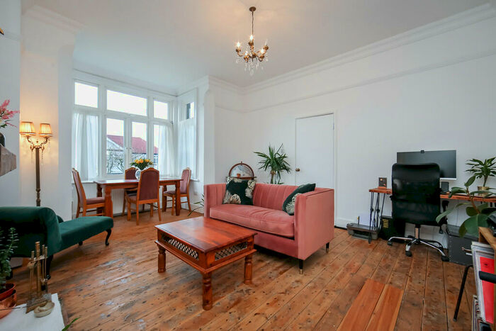 2 Bedroom Ground Flat To Rent In Firs Lodge, Montalt Road, IG8