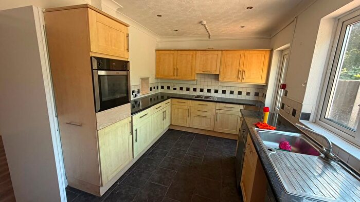 3 Bedroom Semi-Detached House To Rent In Wolseley Road, Romford, RM7