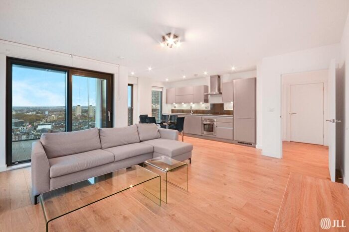 3 Bedroom Flat To Rent In Legacy Tower, London, E15