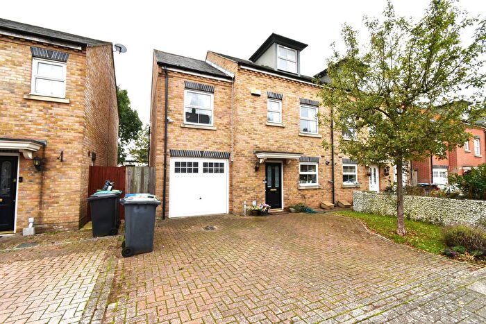 5 Bedroom Semi-detached House For Sale In Compton Avenue, Wembley, HA0