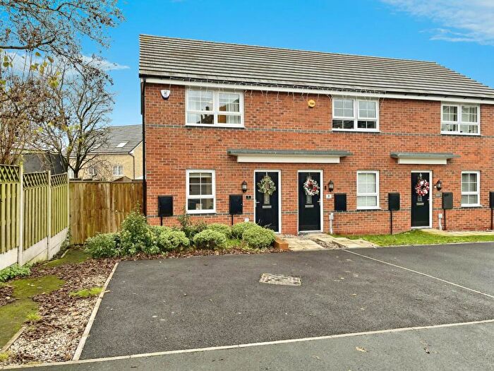 2 Bedroom End Of Terrace House For Sale In Washford Avenue, Hyde, Greater Manchester, SK14