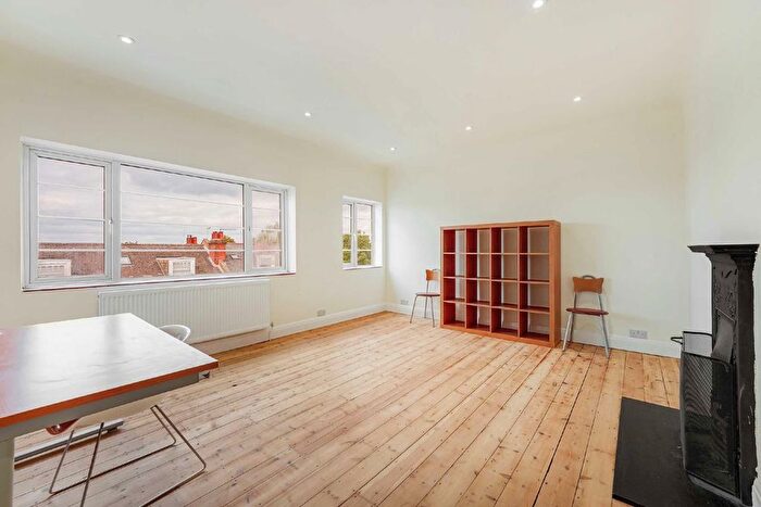 2 Bedroom Flat To Rent In Terrapin Road, London, SW17