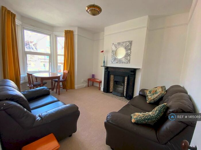 2 Bedroom Flat To Rent In Pulteney Gardens, Bath, BA2