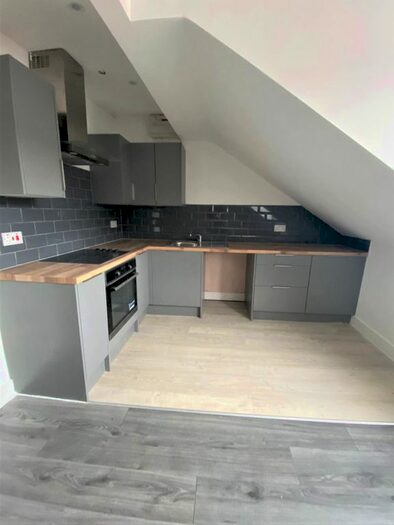 1 Bedroom Flat To Rent In High Street, Barry, Vale Of Glamorgan, CF62