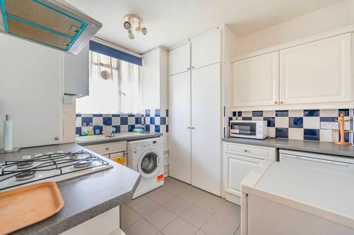 1 Bedroom Flat To Rent In Hallfield Estate, Bayswater, London, W2