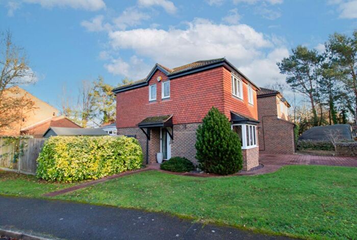 3 Bedroom Detached House For Sale In Highland Drive, Fleet, GU51