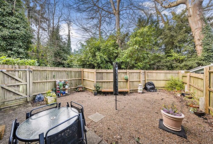 1 Bedroom Flat For Sale In The Grange, Langton Green, Tunbridge Wells, Kent, TN3